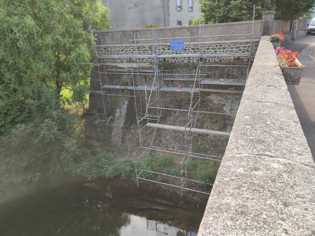 Florent Guyader Macon Plouaret Montage D Un Echafaudage Restauration A L Ancienne D Un Mur A Belle Isle En Terr 5